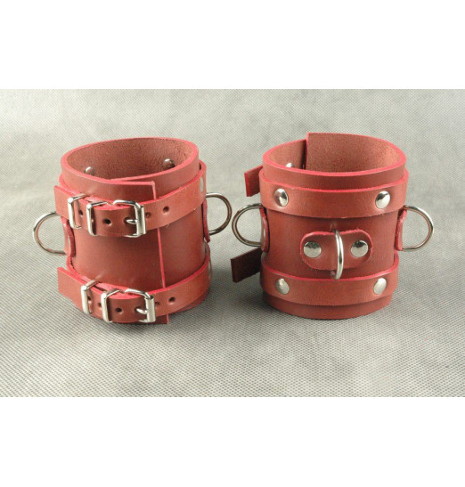 Широкие красные не подшитые наручники