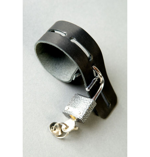 Сбруя на фаллос из чёрной кожи