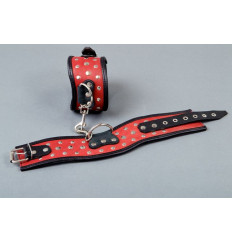 Фигурные красные поножи с клёпками Фигурные красные поножи с клёпками