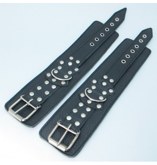 Чёрные кожаные оковы с клепками Чёрные кожаные оковы с клепками