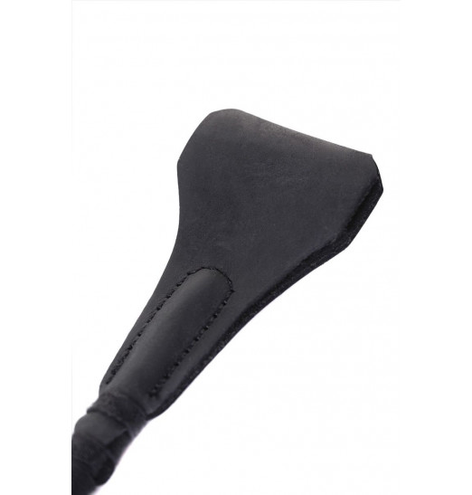 Чёрный стек с треугольным кожаным шлепком - 65 см.