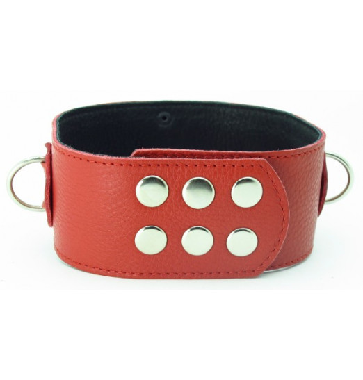 Красный кожаный ошейник с короткими шипами