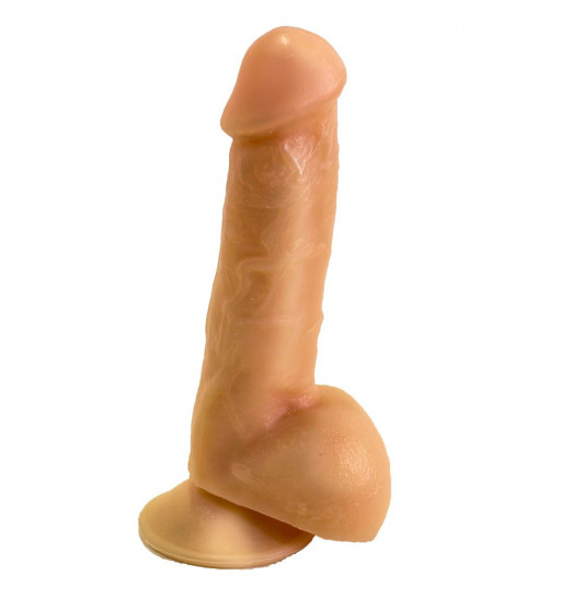 Фаллоимитатор  с мошонкой на присоске - 18,5 см.