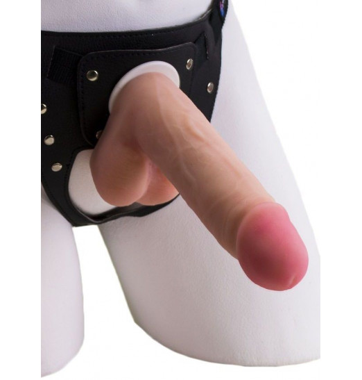 Страпон в подарочной упаковке: трусики с плугом и фаллоимитатор-насадка - 16 см.