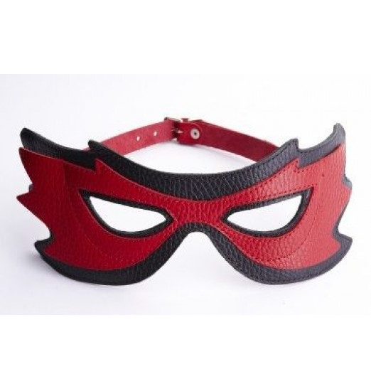 Красно-чёрная маска на глаза с разрезами