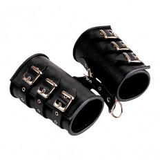 Чёрные кожаные манжеты