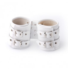 Белые кожаные наручники с подкладкой Белые кожаные наручники с подкладкой