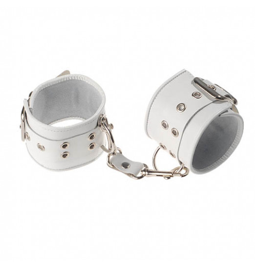 Белые кожаные наручники с двумя карабинами на концах