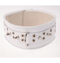 Белый кожаный ошейник с шипами и кольцами