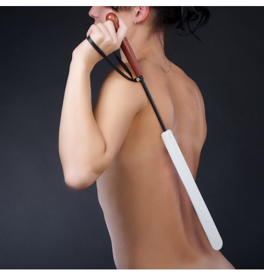 Стек с деревянной рукоятью и белым шлепком - 70 см.