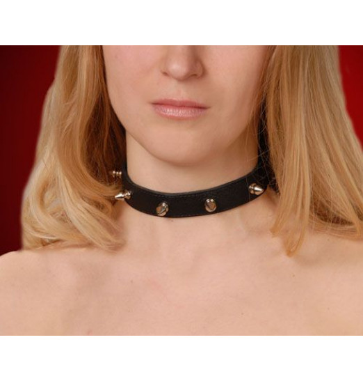 Узкий чёрный ошейник с шипами