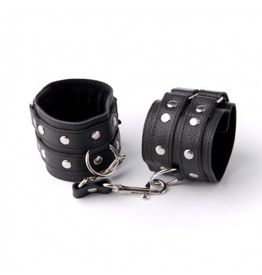 Чёрные наручники с клёпками