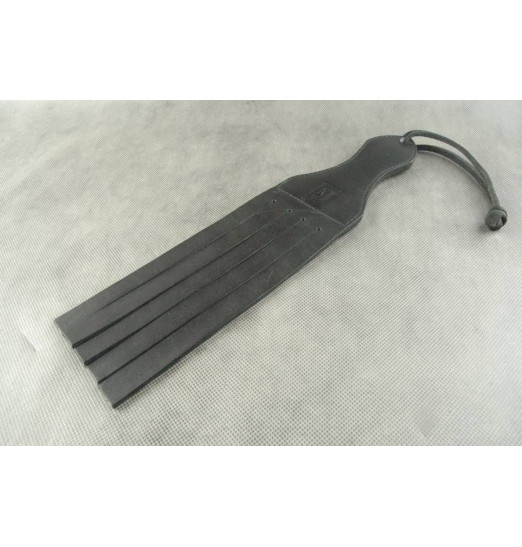 Черная шлепалка Пятерня - 34 см. Черная шлепалка Пятерня - 34 см.