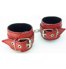 Красные кожаные наручники