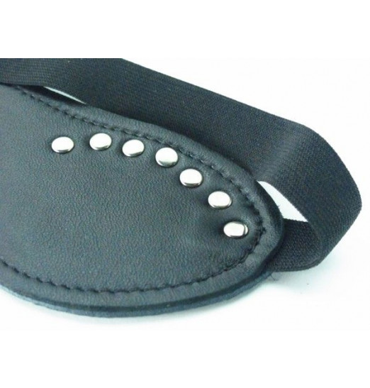 Черная маска с декором