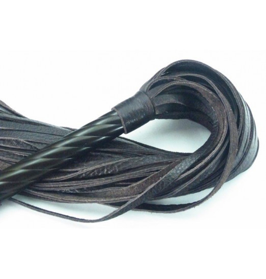 Длинная плеть с рукоятью цвета шоколада - 66 см.