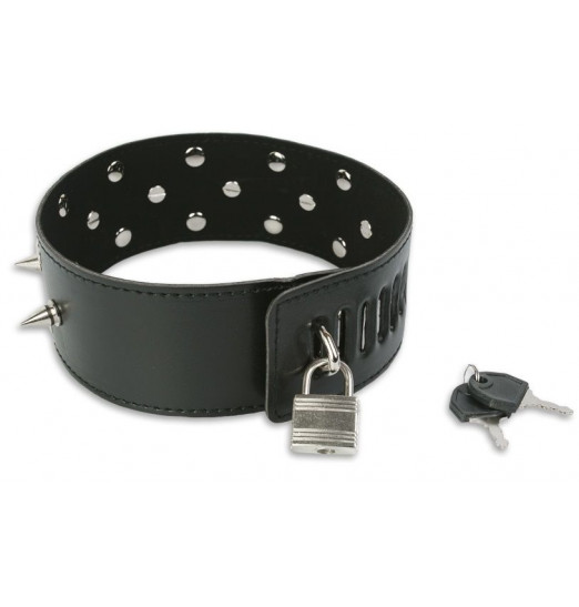 Широкий ошейник с заклёпками и шипами