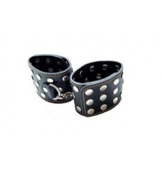 Широкие манжеты с заклёпками