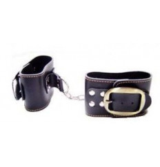 Наручники с ремнями из кожзама