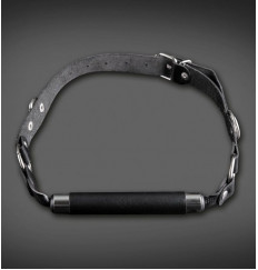 Чёрный кляп-трензель на кожаных ремешках с застёжкой