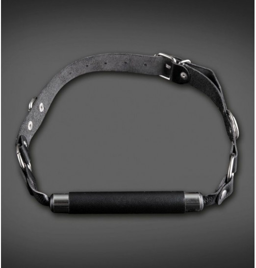 Чёрный кляп-трензель на кожаных ремешках с застёжкой