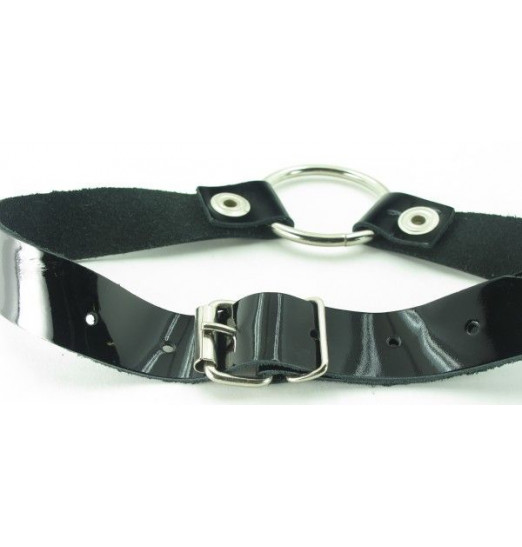 Кляп с кольцом и лаковым ремешком