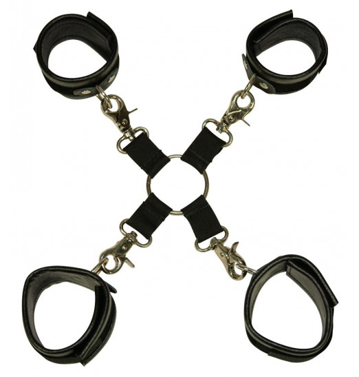 Чёрная бондажная фиксация: крестовина, наручники и оковы