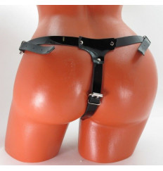 Черные кожаные трусики со штырьком