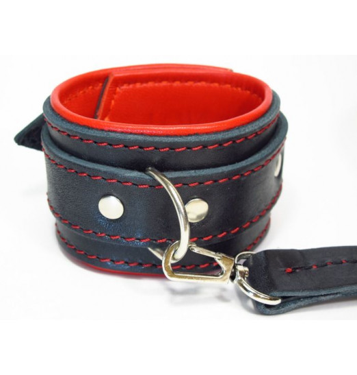 Оковы на руки с красным подкладом