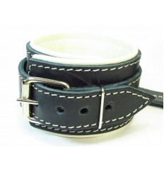 Оковы на руки со светлым подкладом