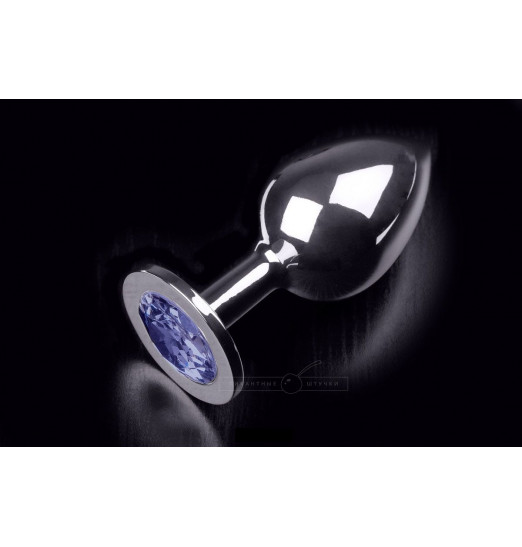 Большая серебристая анальная пробка с круглым кончиком и ярким синим кристаллом - 9 см.