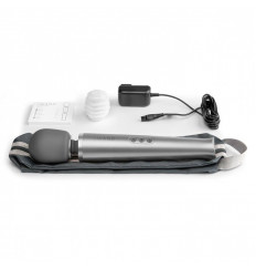 Серебристый массажёр-жезл le Wand с 20 режимами вибрации