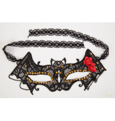 Маска в форме летучей мыши со стразами и цветами