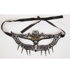 Кружевная маска с шипами по низу