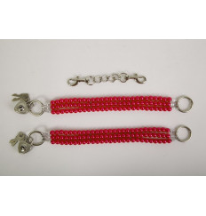 Красные оковы на ноги из бус Красные оковы на ноги из бус