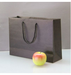 Чёрный бумажный пакет для покупок - 35 х 25 х 10 см.