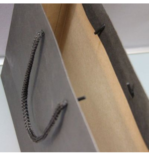 Чёрный бумажный пакет для покупок - 35 х 25 х 10 см. Чёрный бумажный пакет для покупок - 35 х 25 х 10 см.