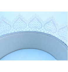 Изящный чёрный ошейник с белым кружевом