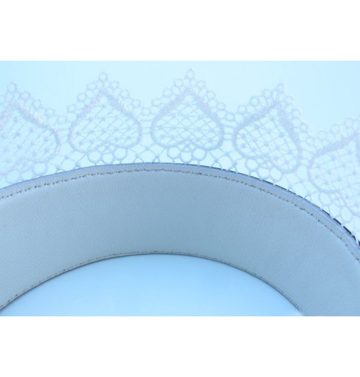 Изящный чёрный ошейник с белым кружевом