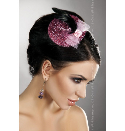 Блестящая розовая шляпка с розочкой