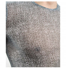 Серая мужская футболка в облипку