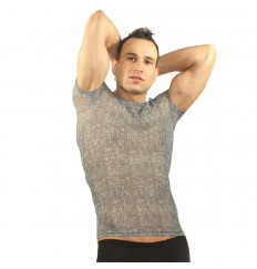 Серая мужская футболка в облипку