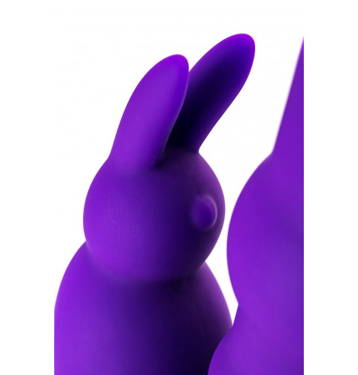 Фиолетовый вибратор с утолщением посередине и клиторальным зайчиком - 18 см. Фиолетовый вибратор с утолщением посередине и клиторальным зайчиком - 18 см.