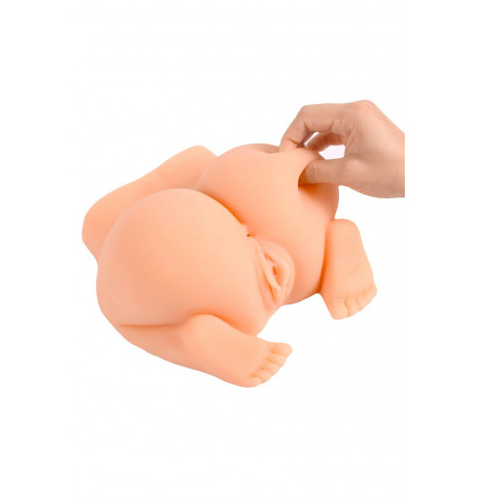 Женский полуторс в позиции догги-стайл с двумя любовными тоннелями