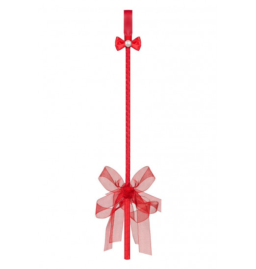 Красный стек с бантом и бусинкой над шлепком Красный стек с бантом и бусинкой над шлепком