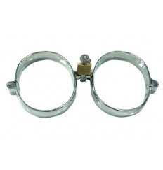 Большие овальные оковы на навесном замке