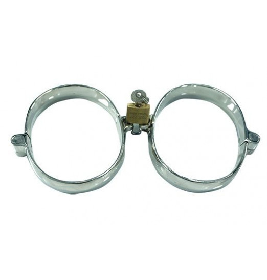 Большие овальные оковы на навесном замке Большие овальные оковы на навесном замке