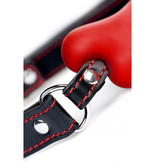 Красно-черный кляп-трензель Theatre в виде косточки