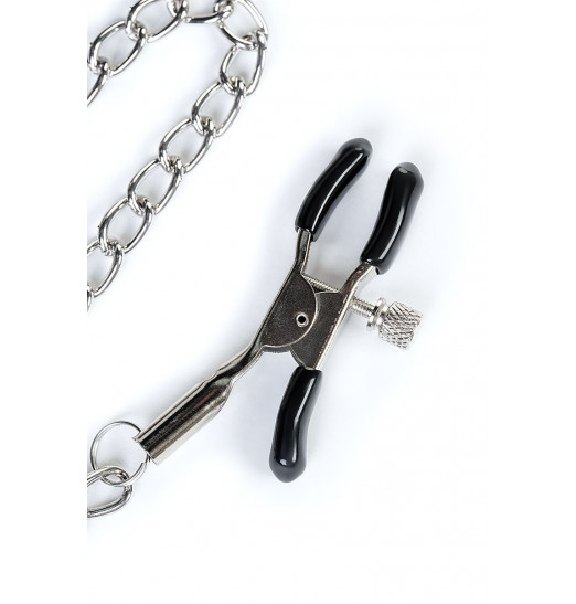 Черный кляп-трензель Theatre в виде косточки с зажимами для сосков