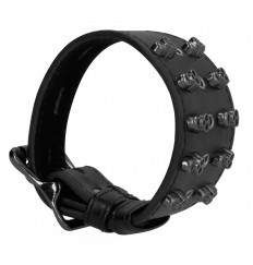 Черный браслет с металлическими заклепками